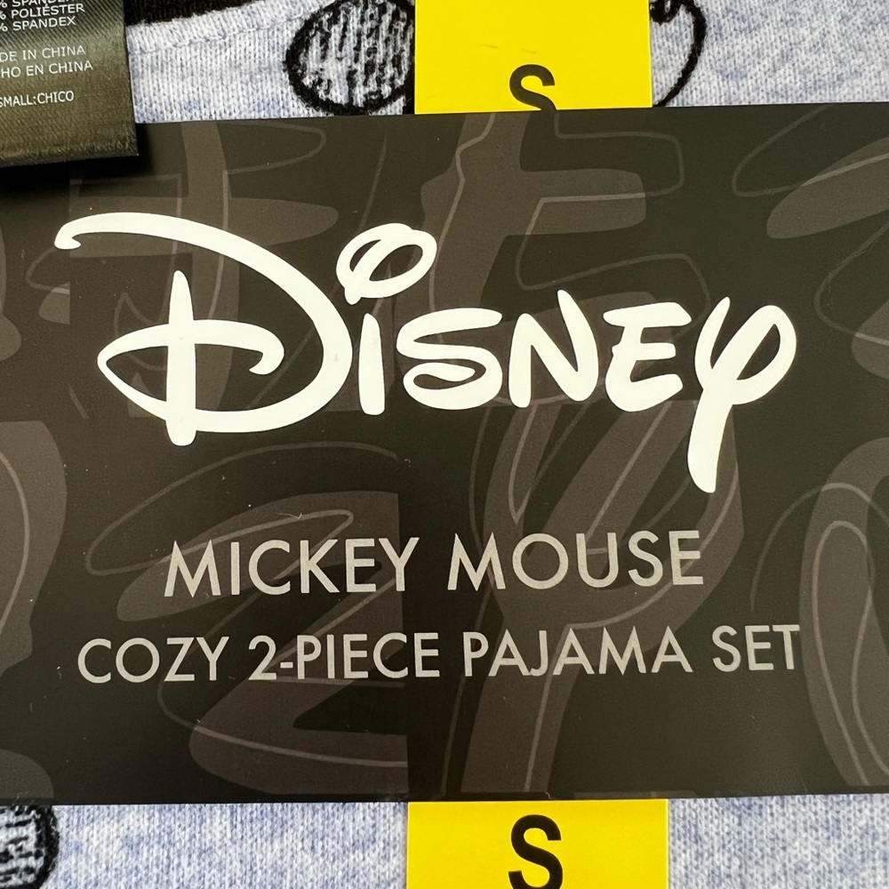 CLEARANCE Disney Micky Mouse Women’s PJs! 🐭 - Picture 8 of 9